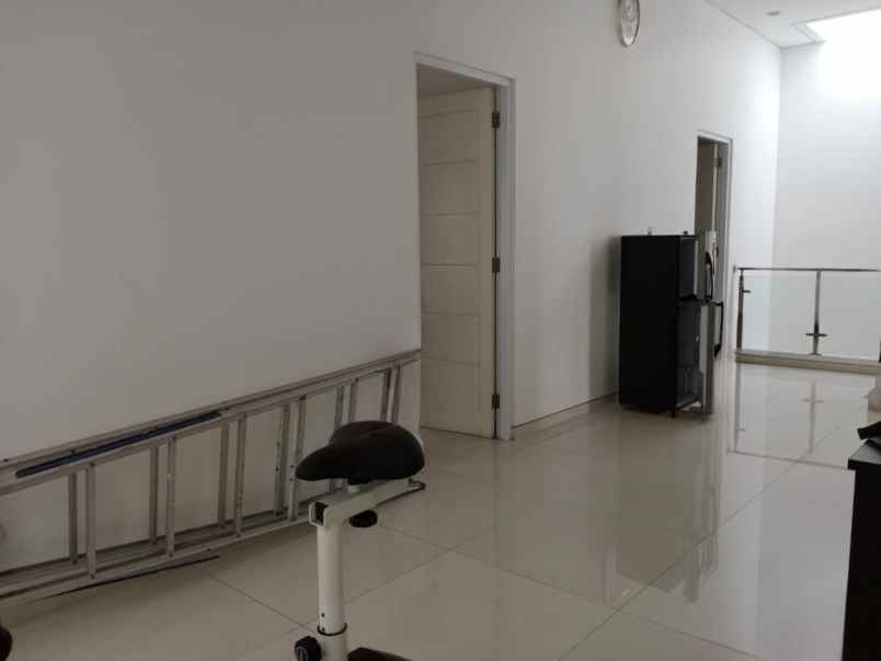 dijual rumah sutorejo prima indah tengah