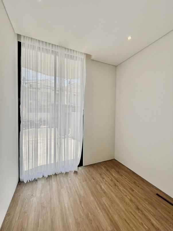 dijual rumah sutorejo utara baru