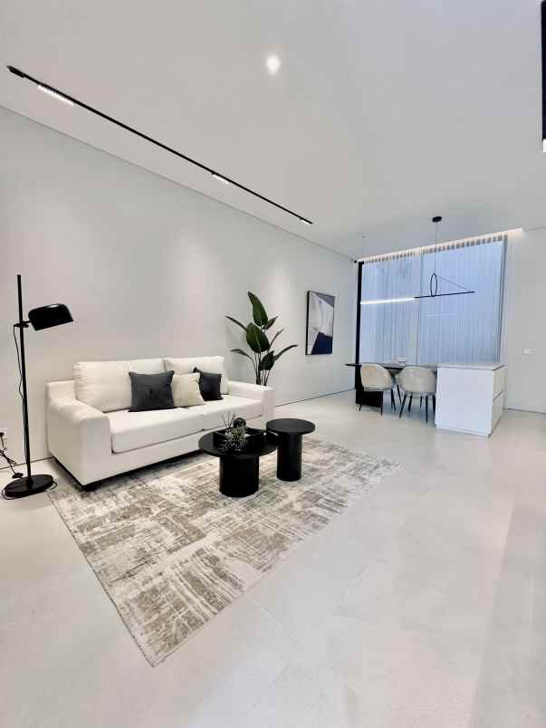 dijual rumah sutorejo utara baru