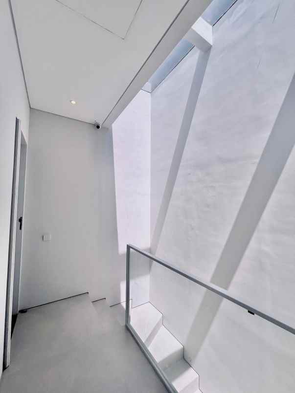 dijual rumah sutorejo utara baru