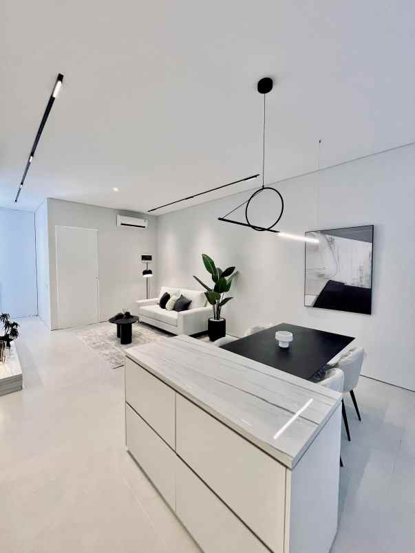 dijual rumah sutorejo utara baru