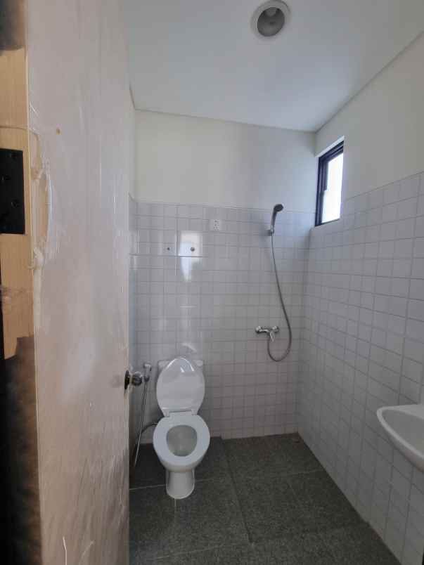 dijual rumah suvarna sutera cikupa