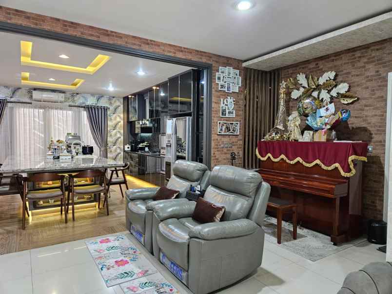 dijual rumah suvarna sutera cluster