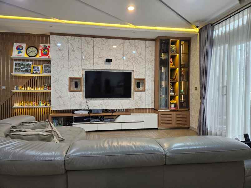 dijual rumah suvarna sutera cluster