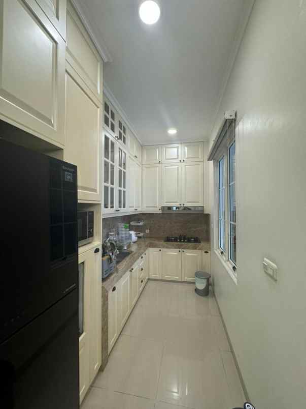 dijual rumah suvarna sutera tangerang