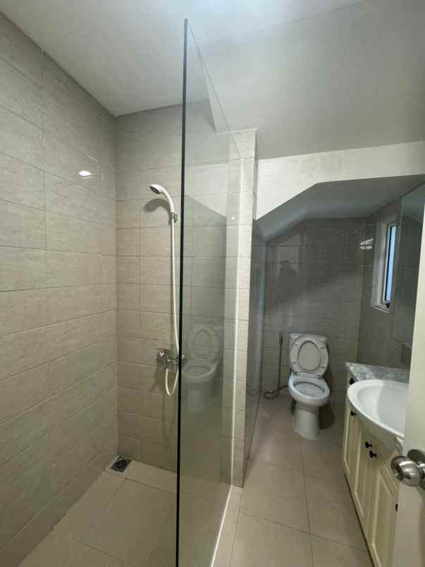 dijual rumah suvarna sutera tangerang