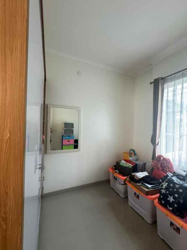 dijual rumah suvarna sutera tangerang