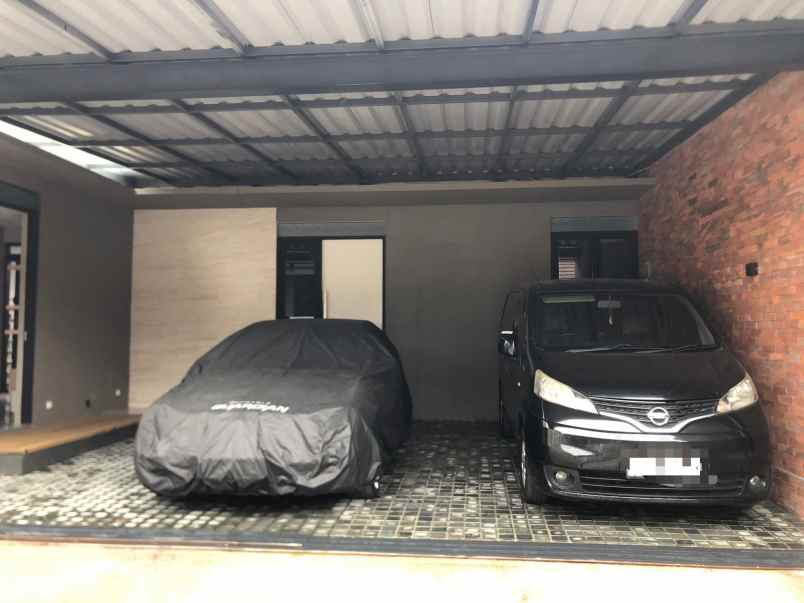 dijual rumah taman holis indah