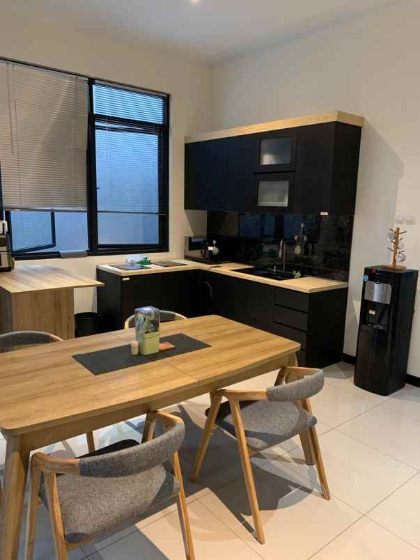 dijual rumah taman holis indah