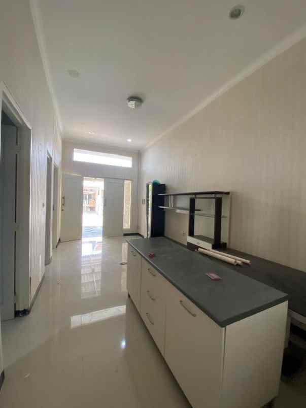 dijual rumah taman mutiara pakuwon city