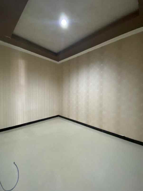 dijual rumah taman mutiara pakuwon city