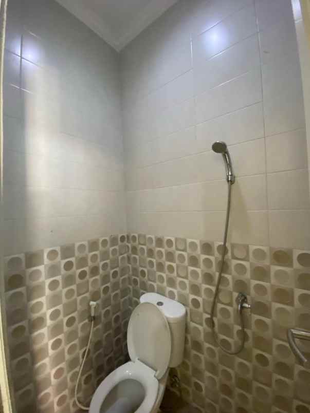 dijual rumah taman mutiara pakuwon city