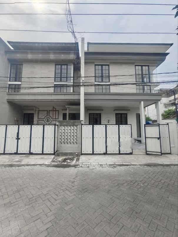 dijual rumah taman pondok indah