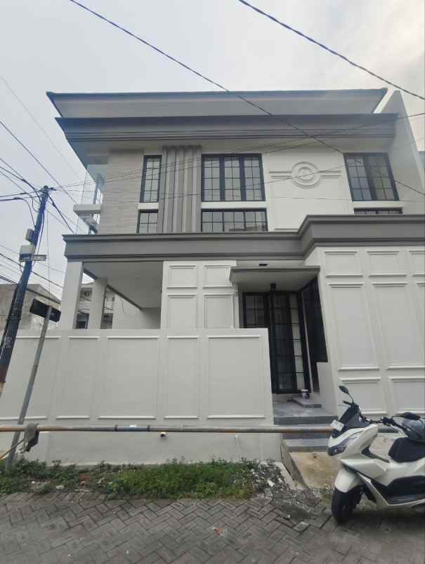 dijual rumah taman pondok indah