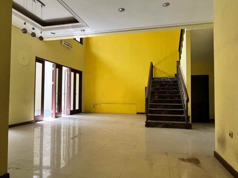 dijual rumah taman ratu dian istana