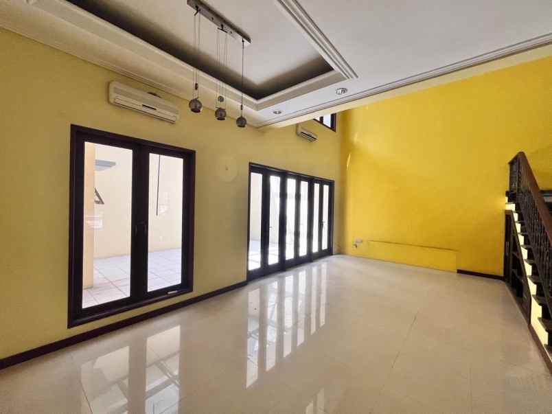 dijual rumah taman ratu dian istana