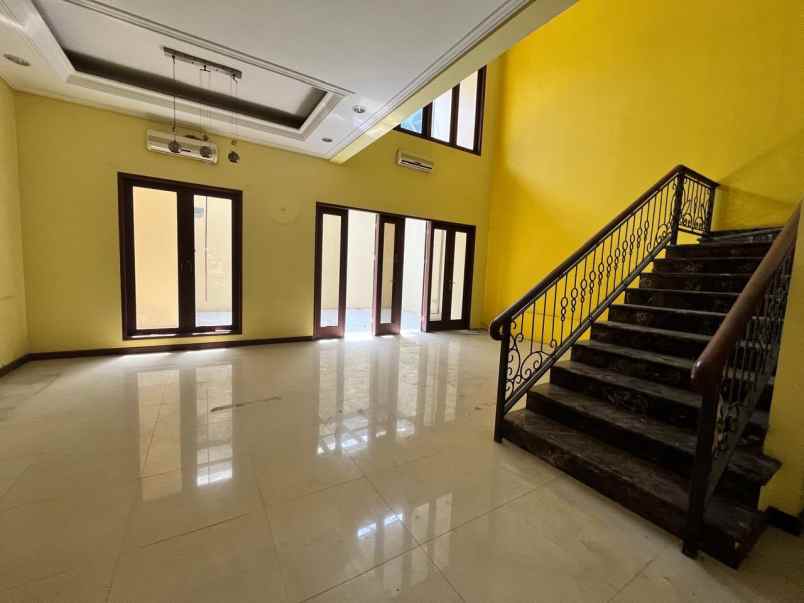 dijual rumah taman ratu dian istana