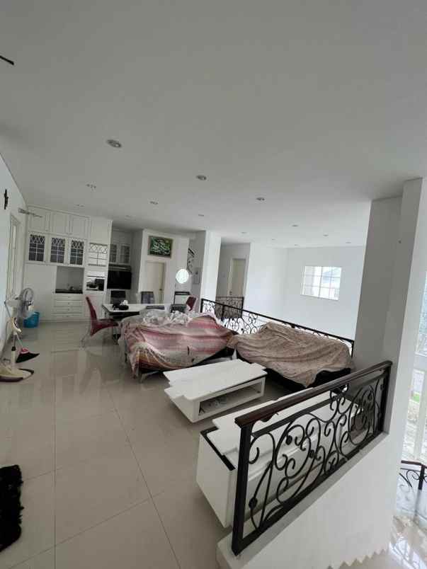 dijual rumah the peak malang