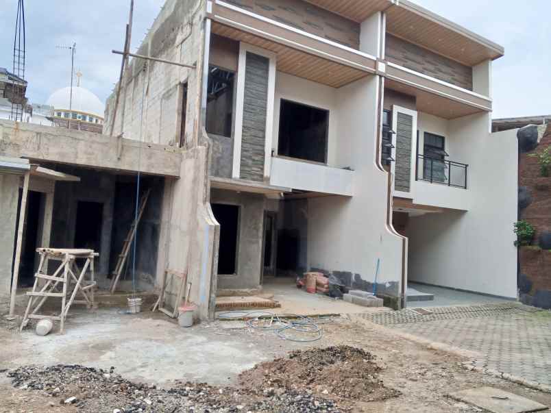 dijual rumah town house