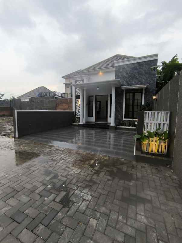 dijual rumah trihanggo gamping sleman