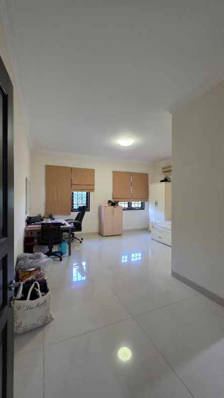 dijual rumah villa bukit indah pakuwon