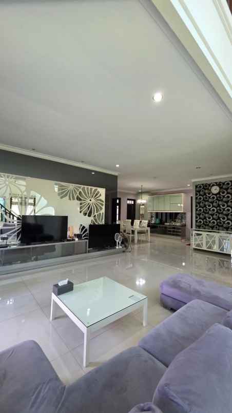 dijual rumah villa bukit indah pakuwon
