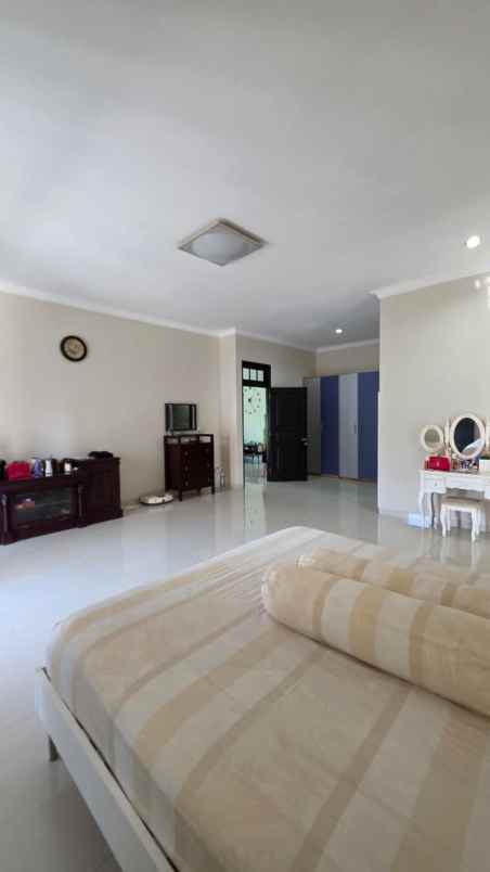 dijual rumah villa bukit indah pakuwon