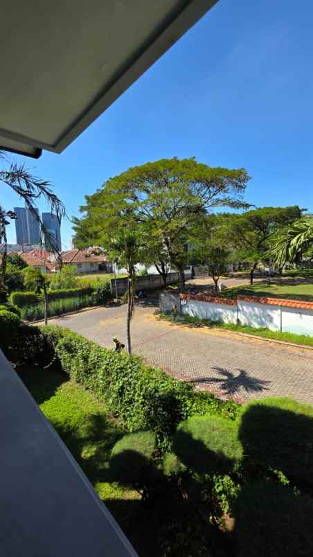 dijual rumah villa bukit indah pakuwon