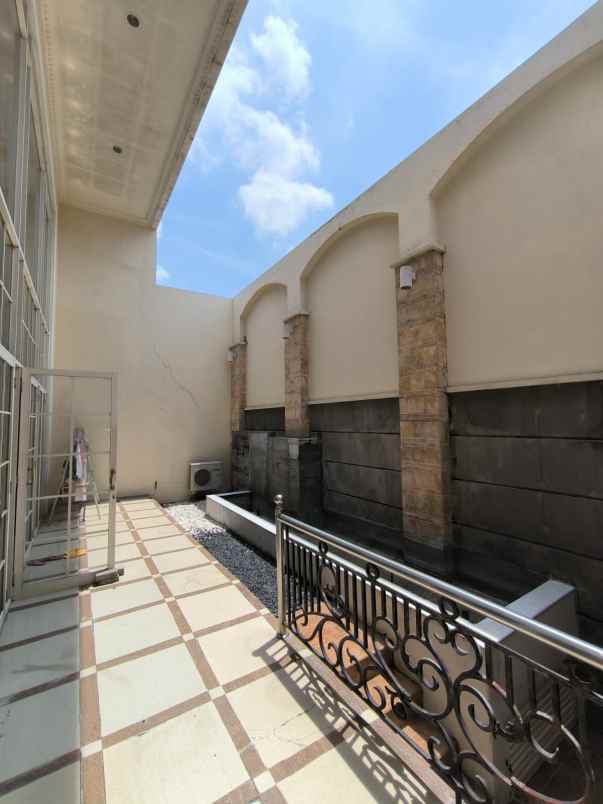 dijual rumah villa sentra raya citraland