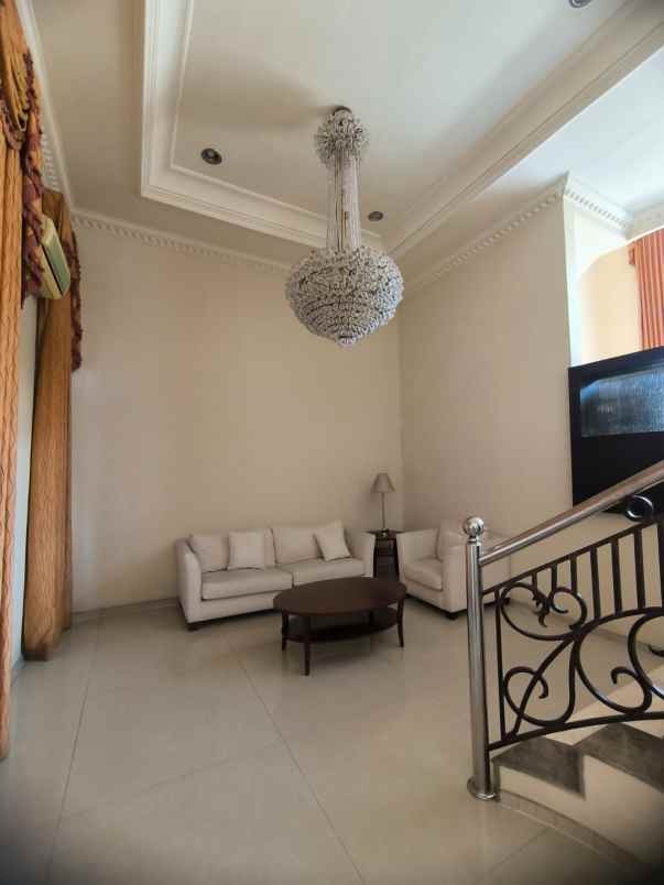 dijual rumah villa sentra raya citraland