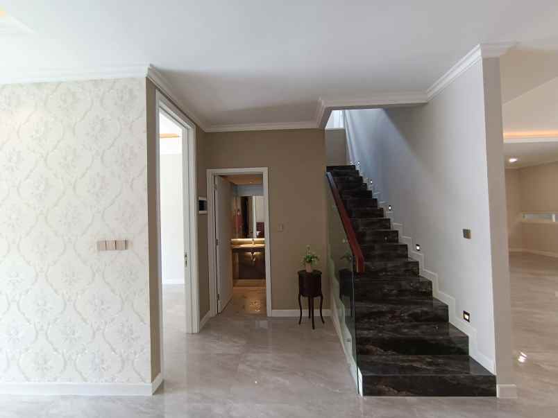 dijual rumah villa taman telaga ii