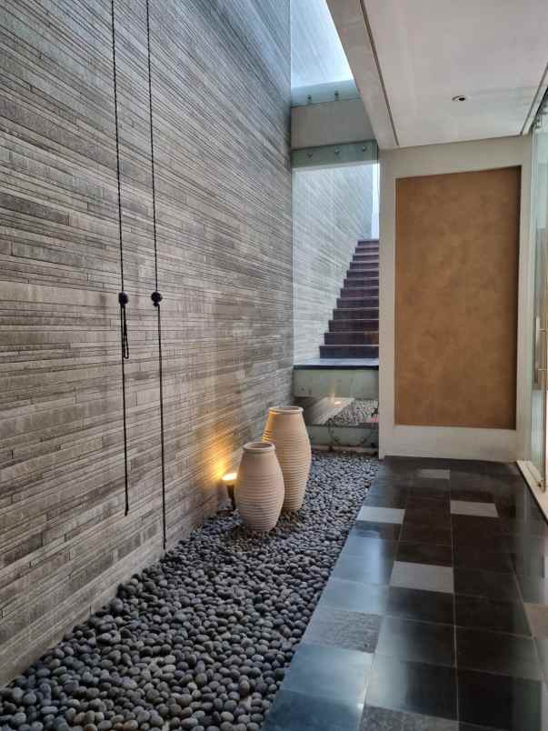 dijual rumah villa westwood pakuwon city