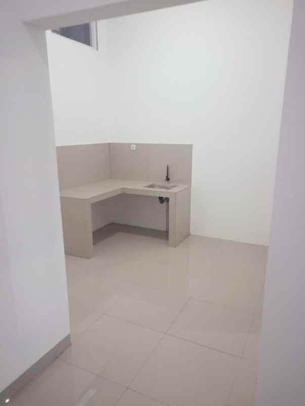 dijual rumah warung bambu kerawang