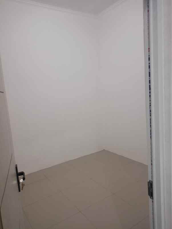 dijual rumah warung bambu kerawang