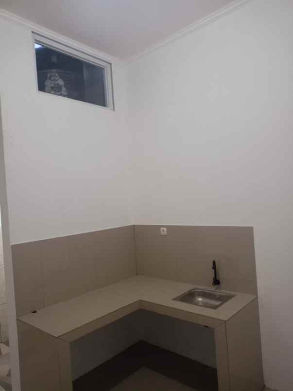 dijual rumah warung bambu kerawang