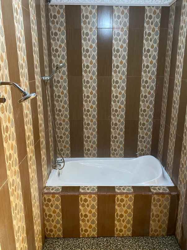 dijual rumah wiguna