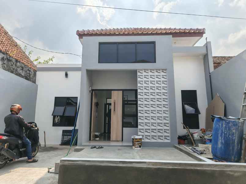 dijual rumah wologito tengah
