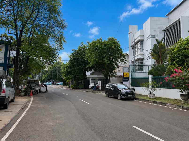dijual rumah yusuf adiwinata