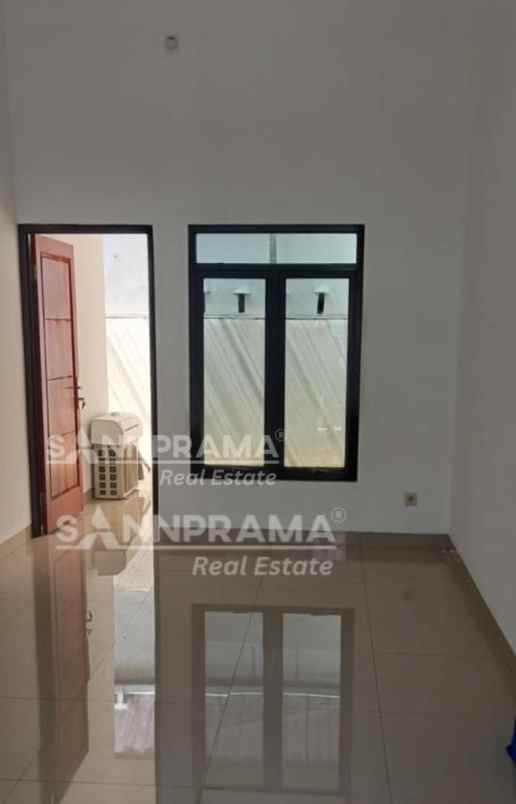 dijual rumsh second dalam cluster di tapos depok