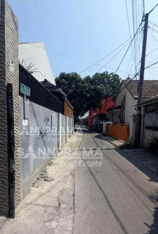 dijual rumsh second dalam cluster di tapos depok