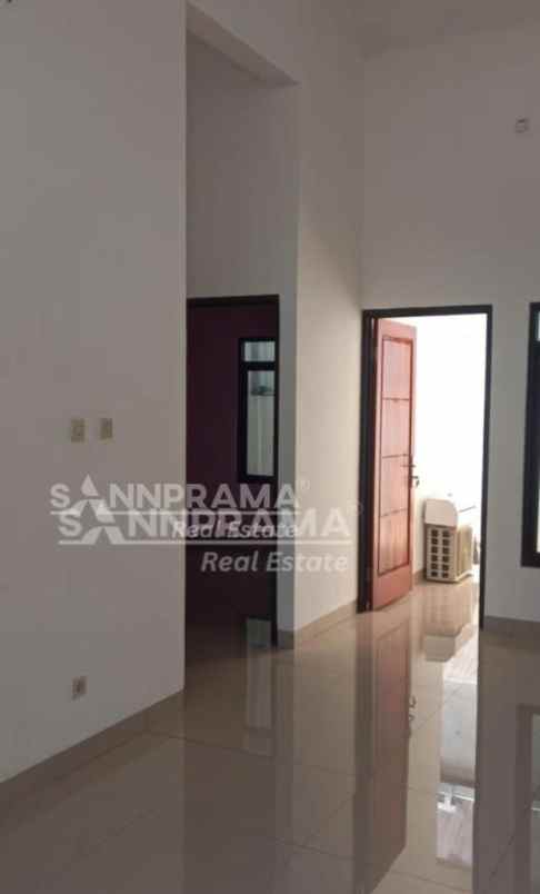 dijual rumsh second dalam cluster di tapos depok