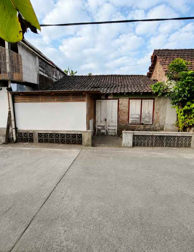 dijual tanah kampus isi