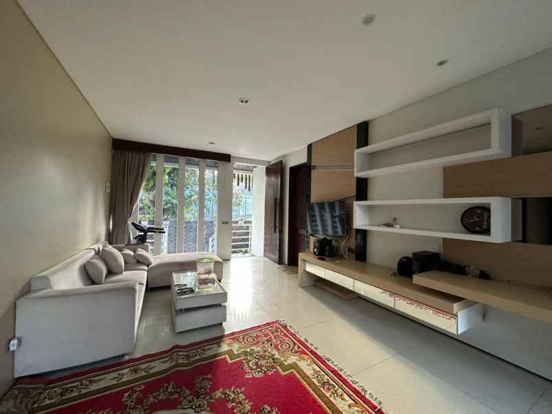 dijual villa kebo iwa