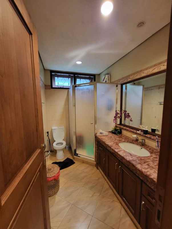 dijual villa taman safari