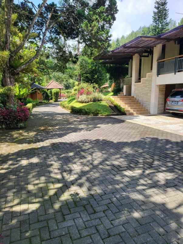 dijual villa taman safari