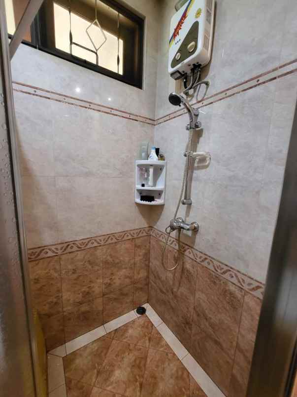 dijual villa taman safari