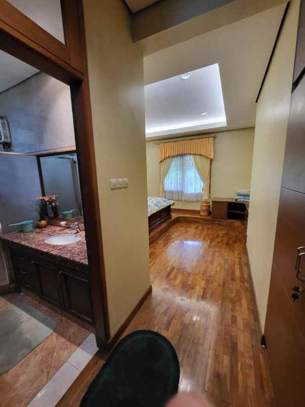 dijual villa taman safari