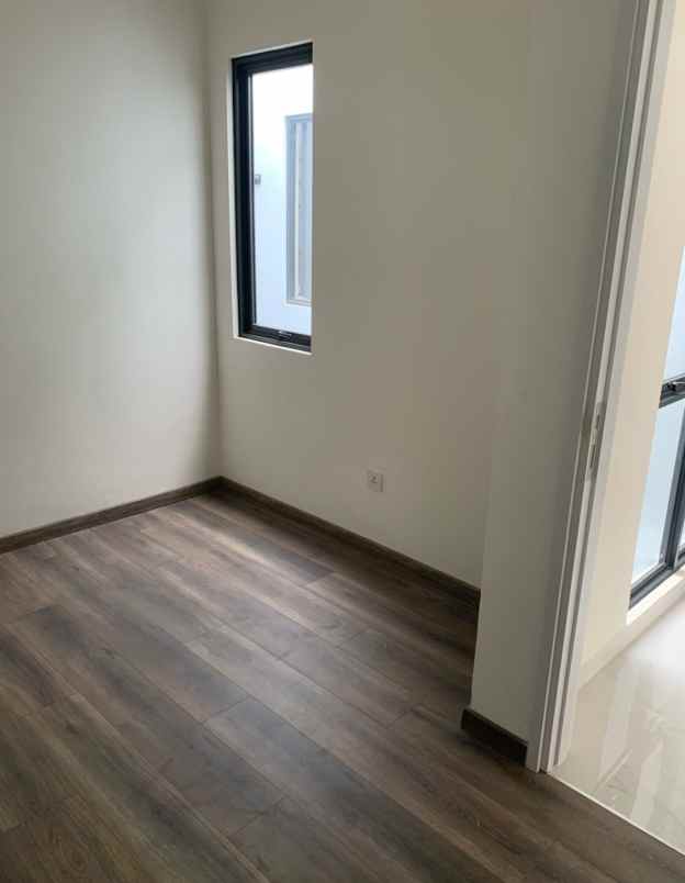 disewa rumah double decker lavon viridia tangerang