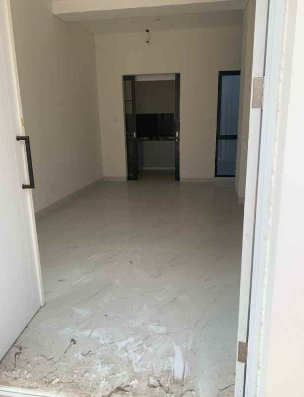 disewa rumah double decker lavon viridia tangerang