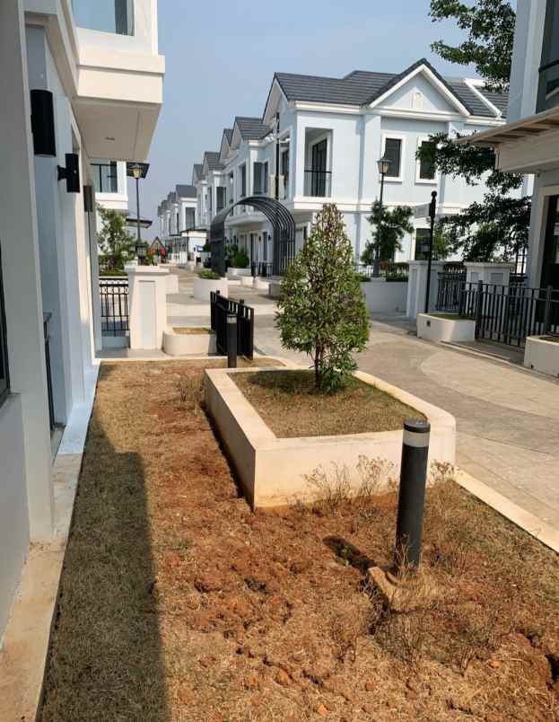 disewa rumah double decker lavon viridia tangerang